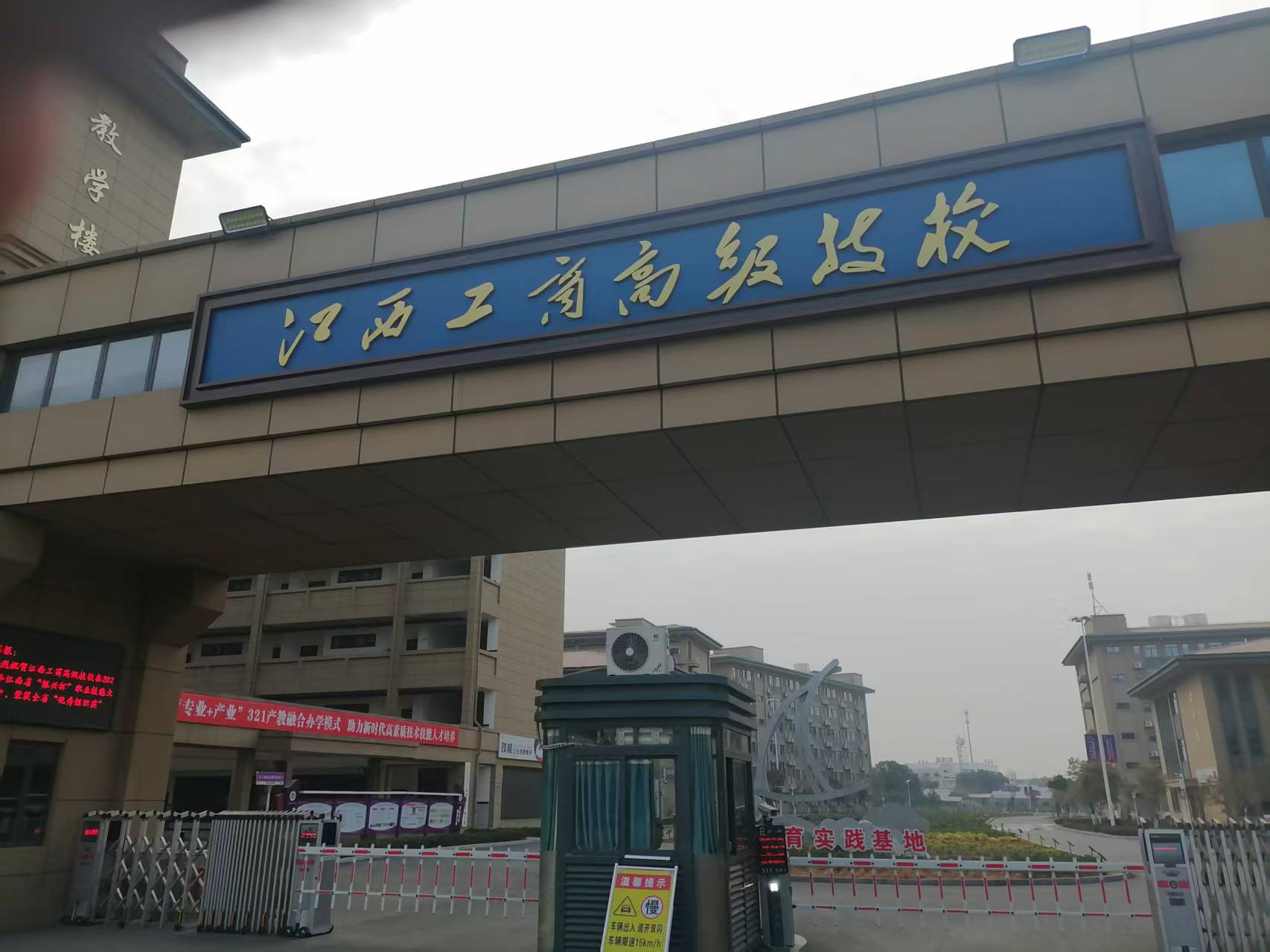 江西南昌市南昌县向塘开发区学校水箱清洗(图2)
